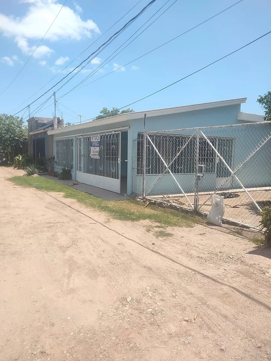 CASA EN VENTA TRES RECAMARAS, LOS LAURELES, LOS MOCHIS